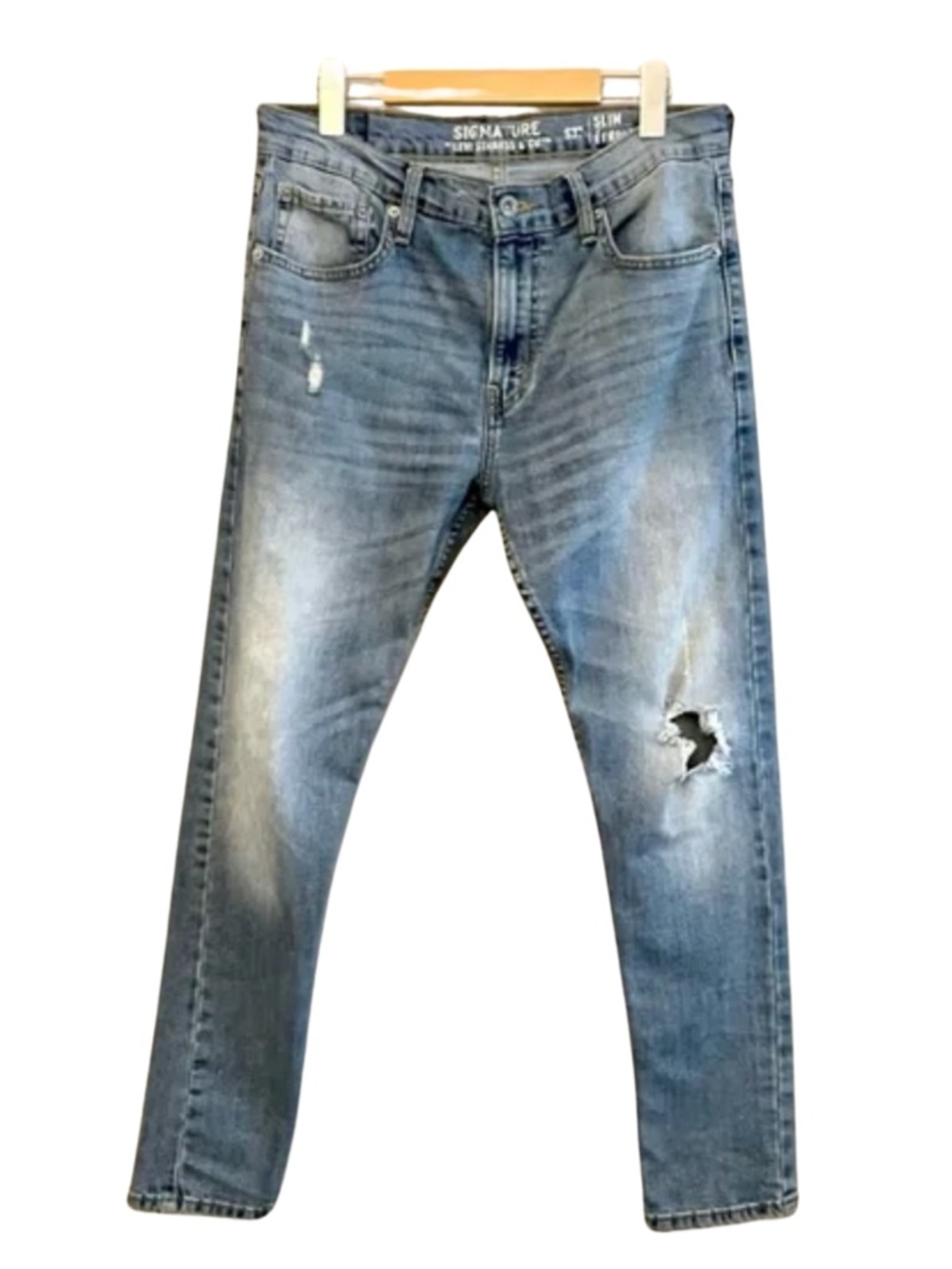 Signature by Levi Strauss Slim Straight Distressed Jeans – 32x30 EUC